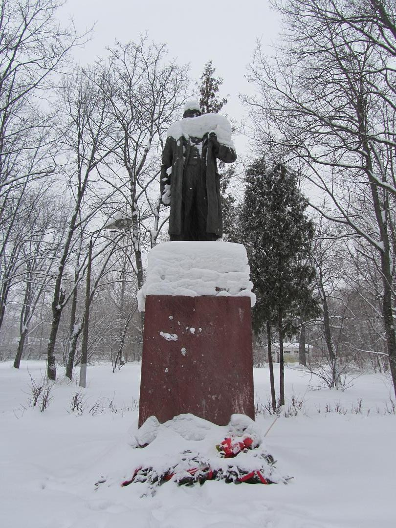 Ленин в парке