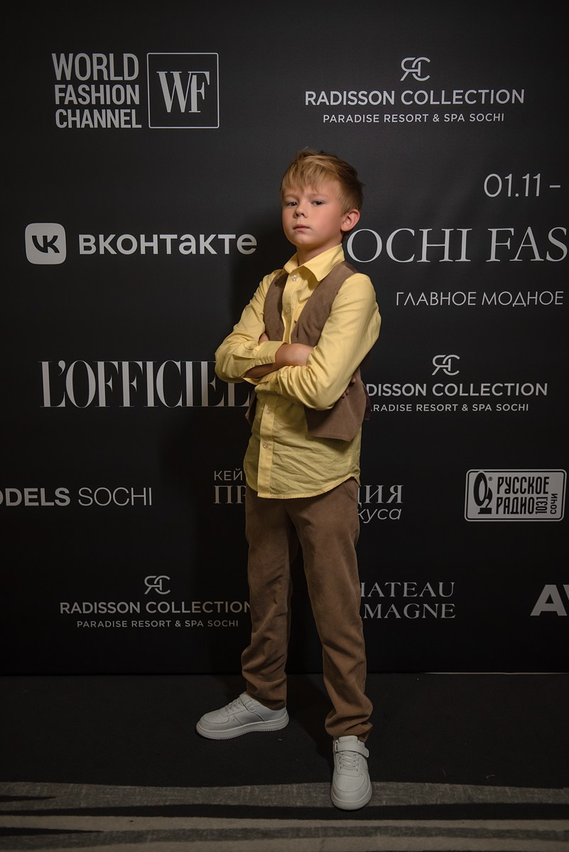 SochiFashionWeek2024 дизайнер Анохина Светлана. Семейный и коммерческий фотограф в Сочи Александр Бодунов