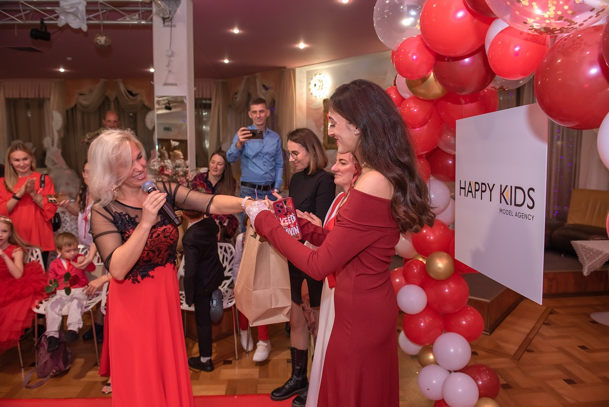 Выпускной в детской школе моделей HAPPYkids 2024. Семейный и коммерческий фотограф в Сочи Александр Бодунов