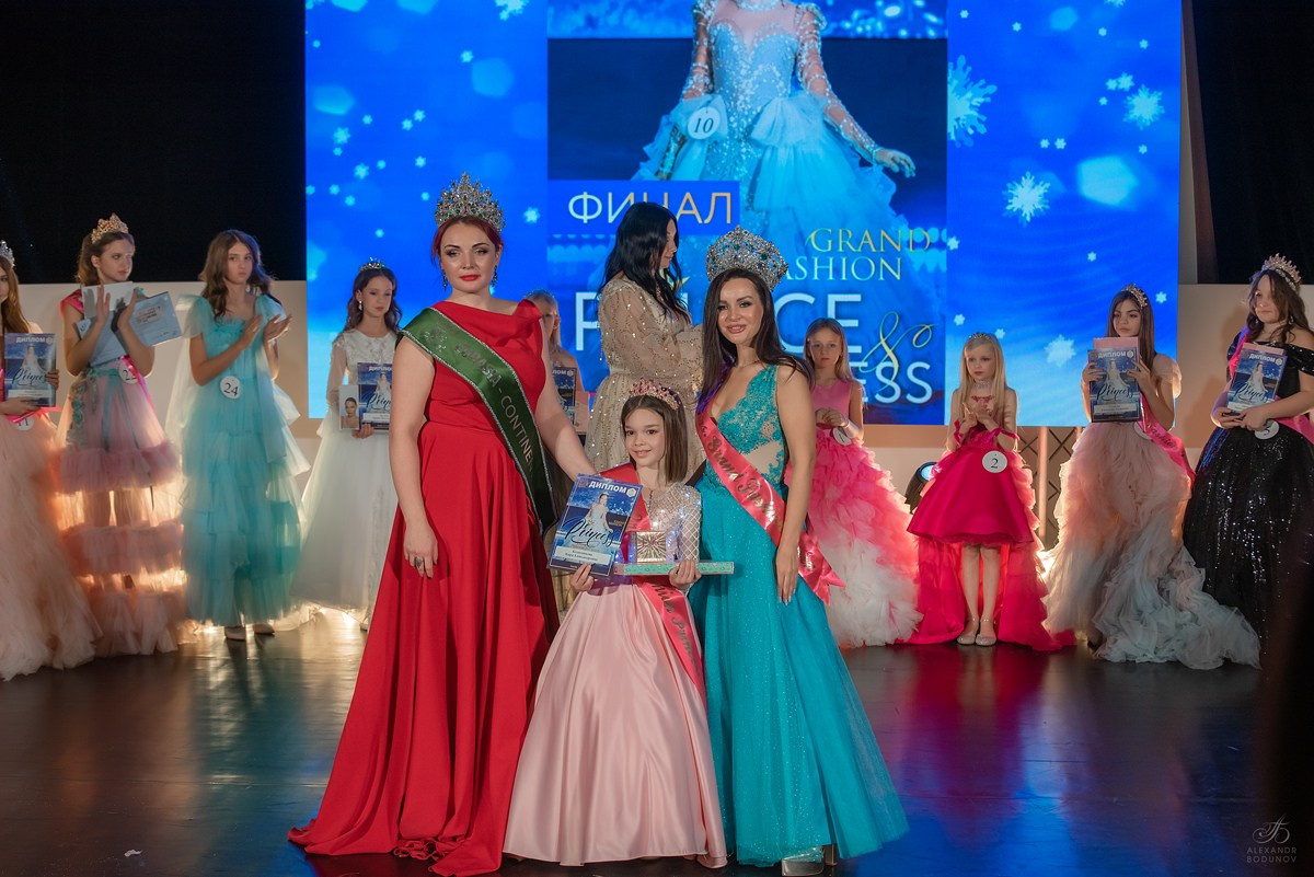 GrandFashionShow2024. Семейный и коммерческий фотограф в Сочи Александр Бодунов