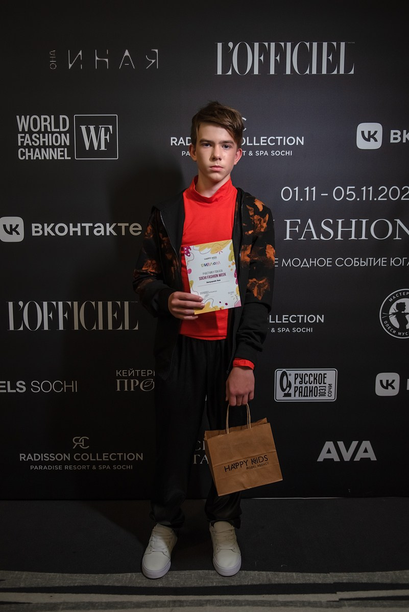 SochiFashionWeek2024 дизайнер Анохина Светлана. Семейный и коммерческий фотограф в Сочи Александр Бодунов