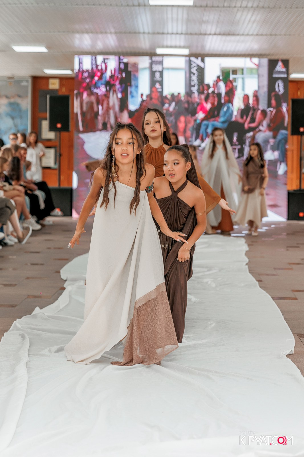 JUNIOR FASHION SHOW. КИПЯТКОМ АЛМАТЫ!