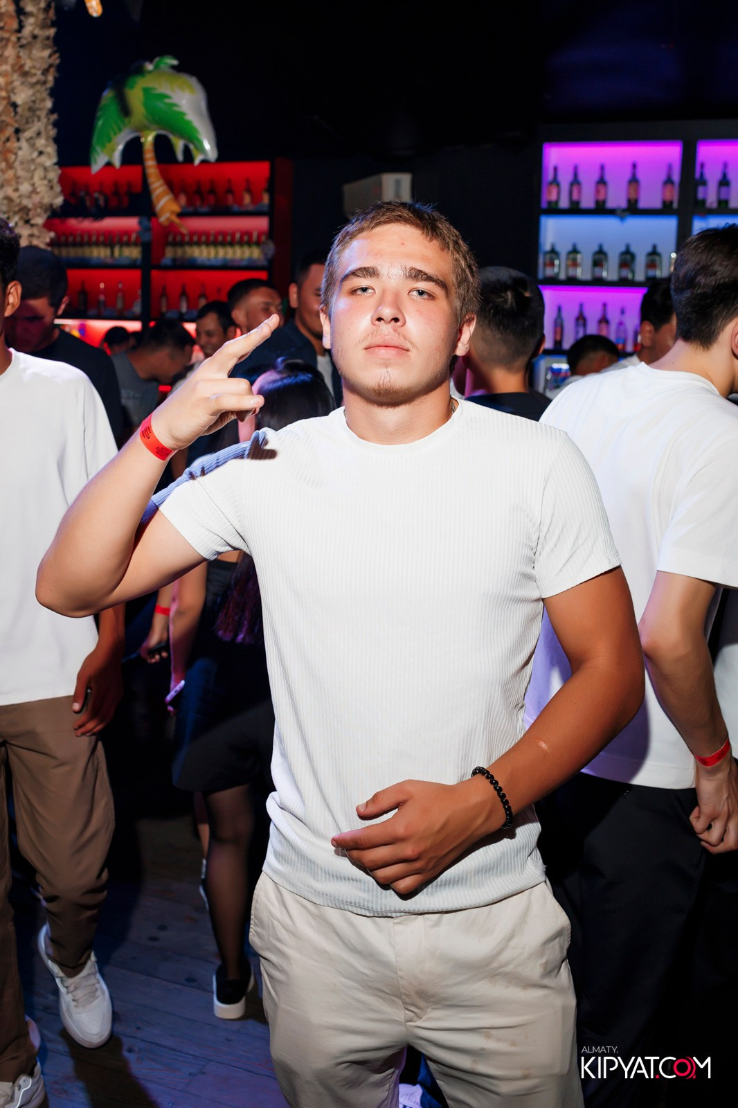 UYAT EMES BAR. КИПЯТКОМ АЛМАТЫ!