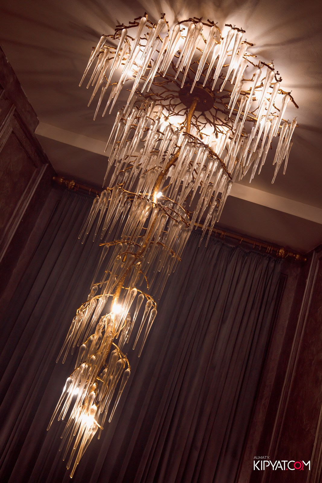 LAUREATE KARAOKE HALL. КИПЯТКОМ АЛМАТЫ!