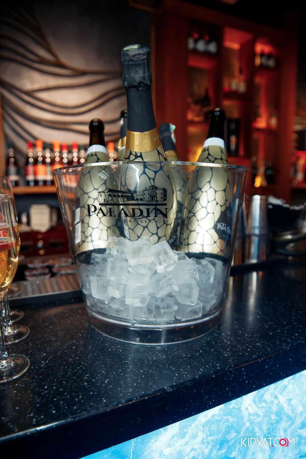 LAUREATE KARAOKE HALL. КИПЯТКОМ АЛМАТЫ!