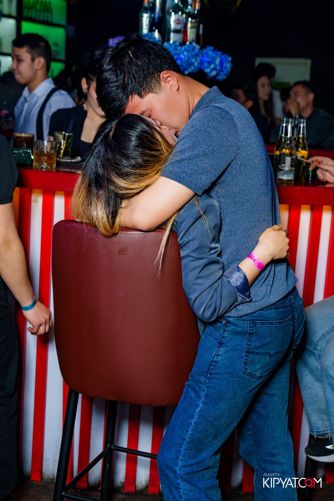 UYAT EMES BAR. КИПЯТКОМ АЛМАТЫ!