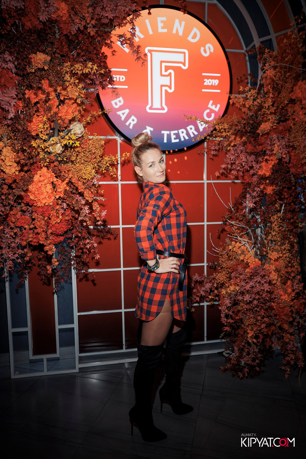 FRIENDS BAR & TERRACE. КИПЯТКОМ АЛМАТЫ!