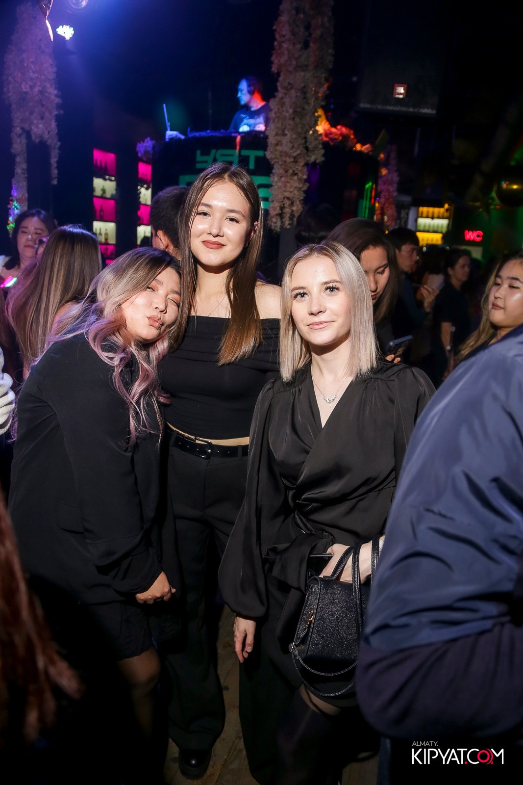 UYAT EMES BAR. КИПЯТКОМ АЛМАТЫ!