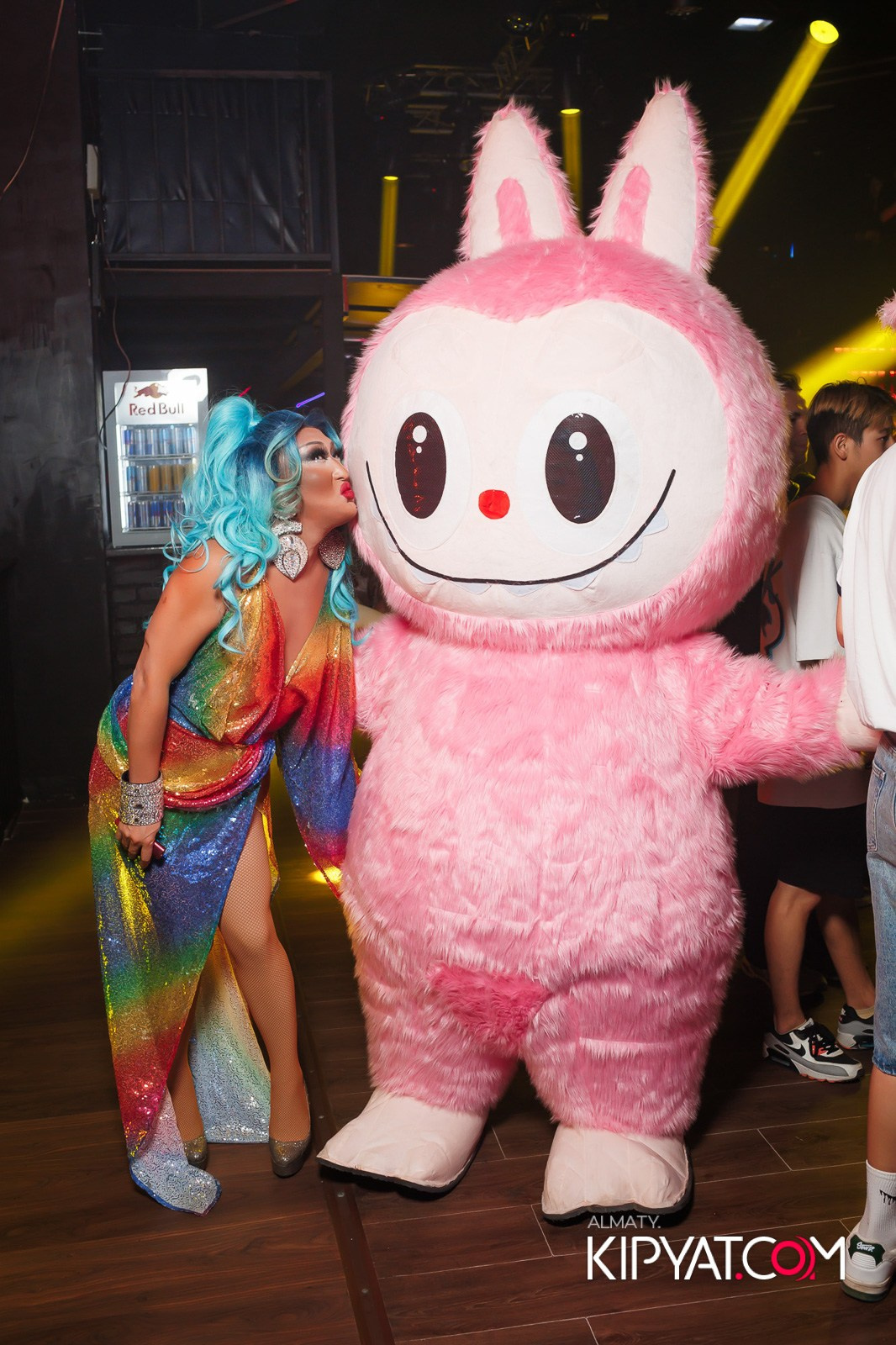 НОЧНОЙ КЛУБ ICON. КИПЯТКОМ АЛМАТЫ!