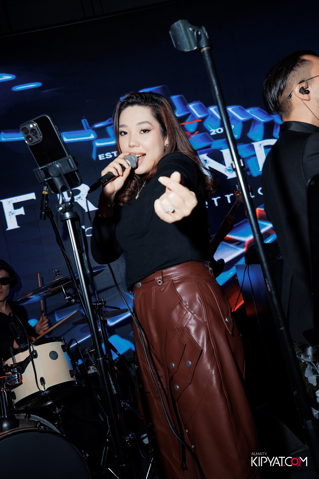 FRIENDS BAR & TERRACE. КИПЯТКОМ АЛМАТЫ!