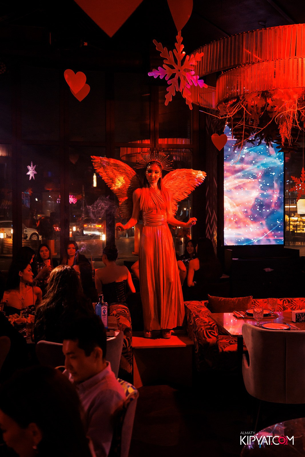 FRIENDS BAR & TERRACE. КИПЯТКОМ АЛМАТЫ!