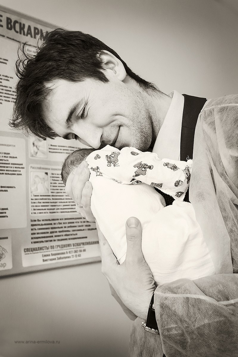 Выписка из роддома. Репортажный, семейный и детский фотограф в Пензе и Заречном Арина Ермилова. Картины барельеф на заказ