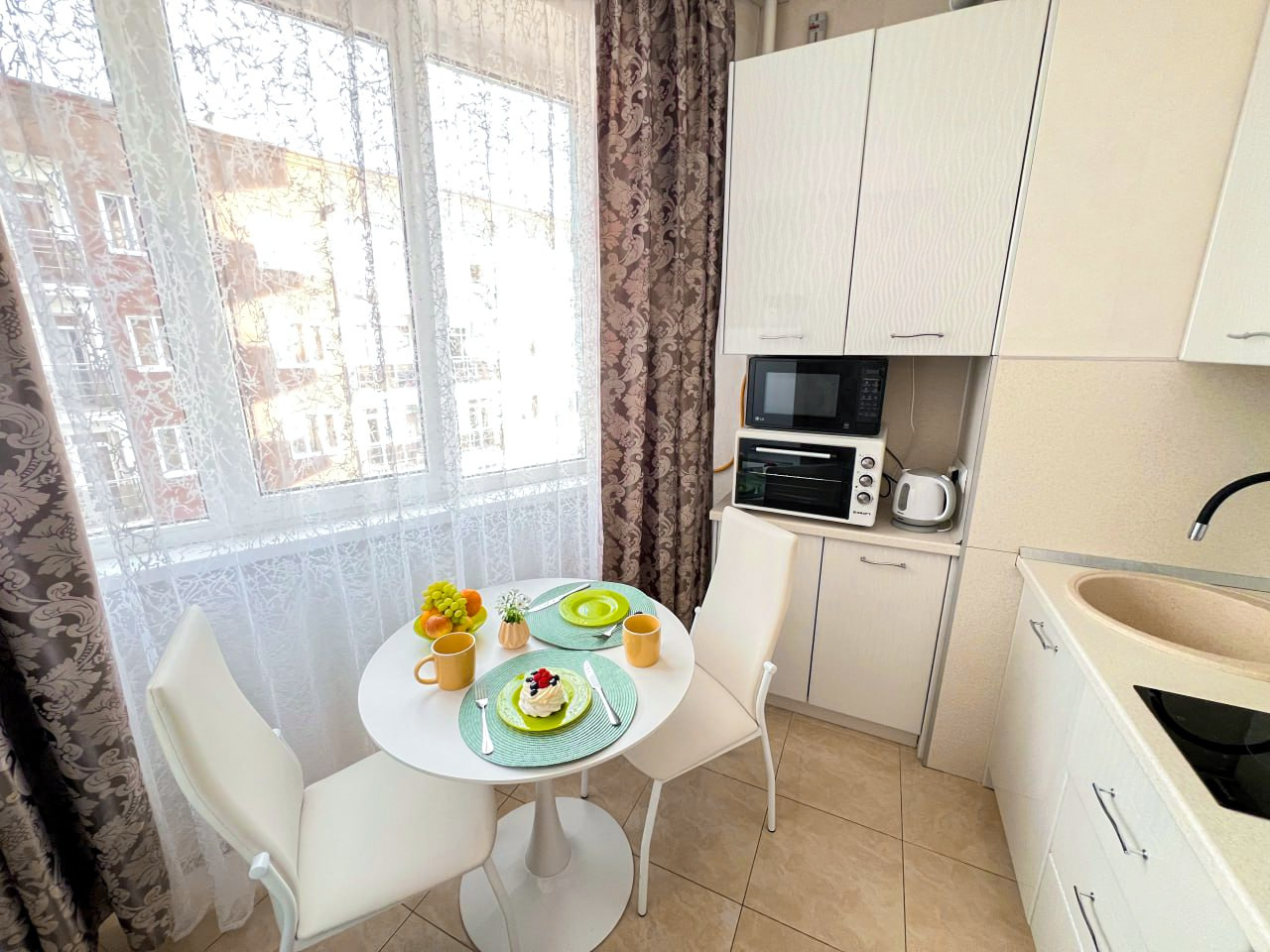 Отличный вариант для отдыха семьей, командировки, путешествия с друзьями. Квартиры посуточно, длительно в Сочи, LARA APART GROUP