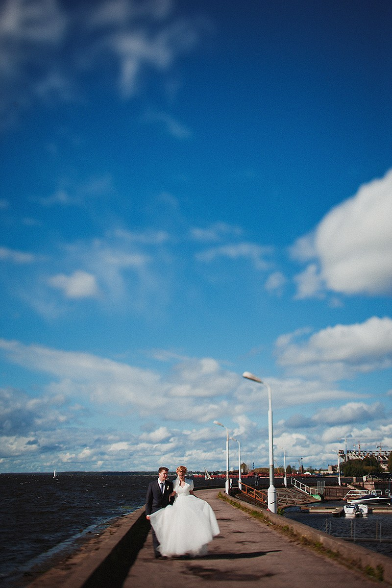 Свадебная прогулка Алекса и Даши. Фотограф крещение венчание в Петербурге! Помогает подобрать храм и посоветовал душевного батюшку в СПб