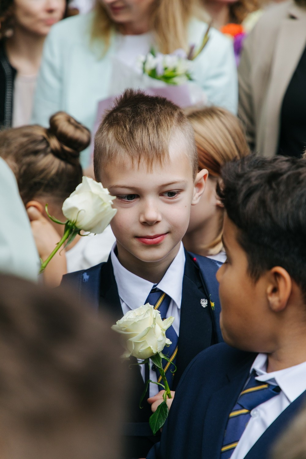 Школьники 1 сентября, линейка. Фотограф крещение венчание в Петербурге! Помогает подобрать храм и посоветовал душевного батюшку в СПб