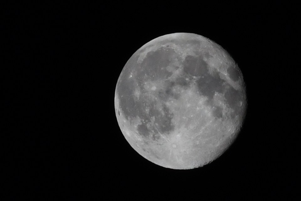 Ночная съемка. Фото детских спортивных мероприятий и всякое интересное через объектив