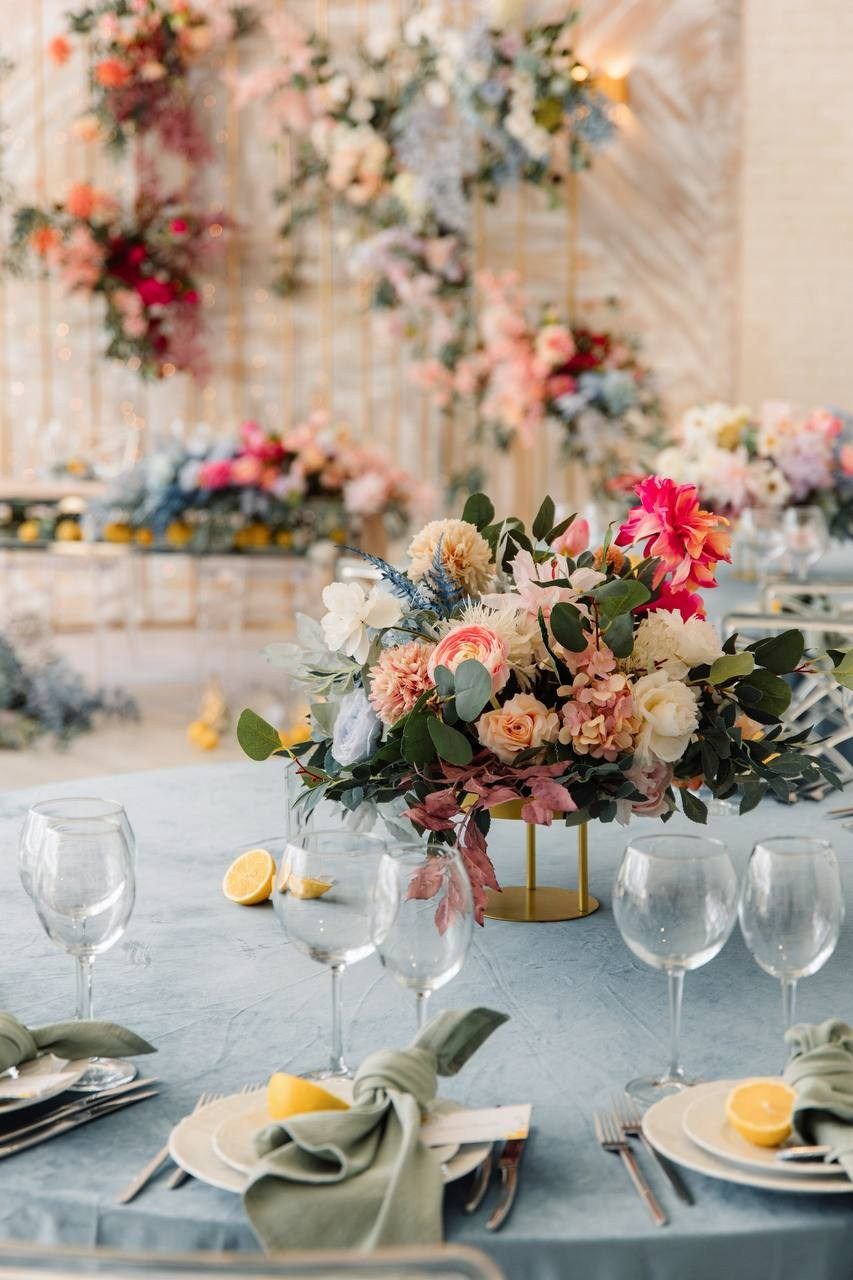 Яркий декор с использованием фруктов и овощей. Подрядчики и друзья сети свадебных площадок House for wedding