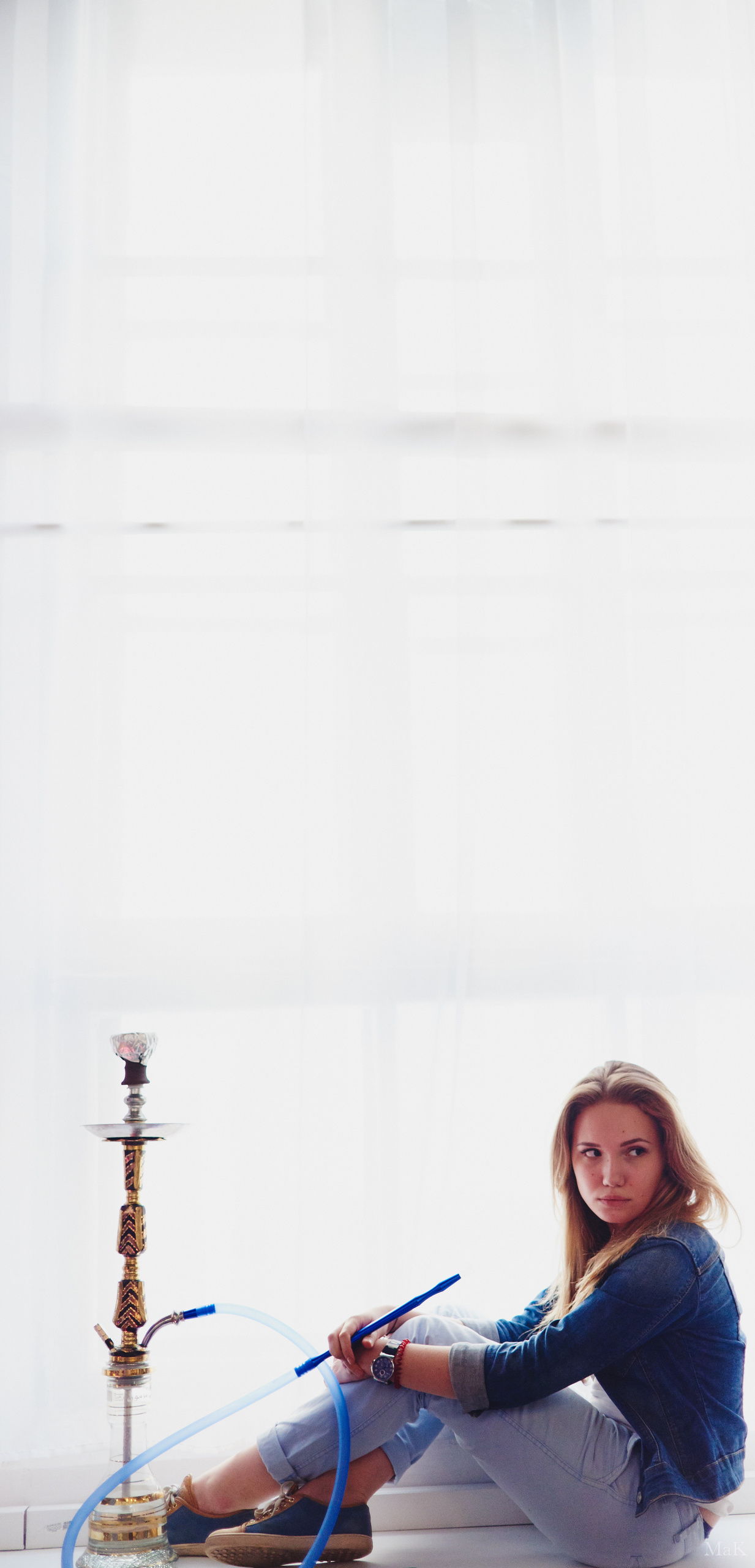 Александра у окна