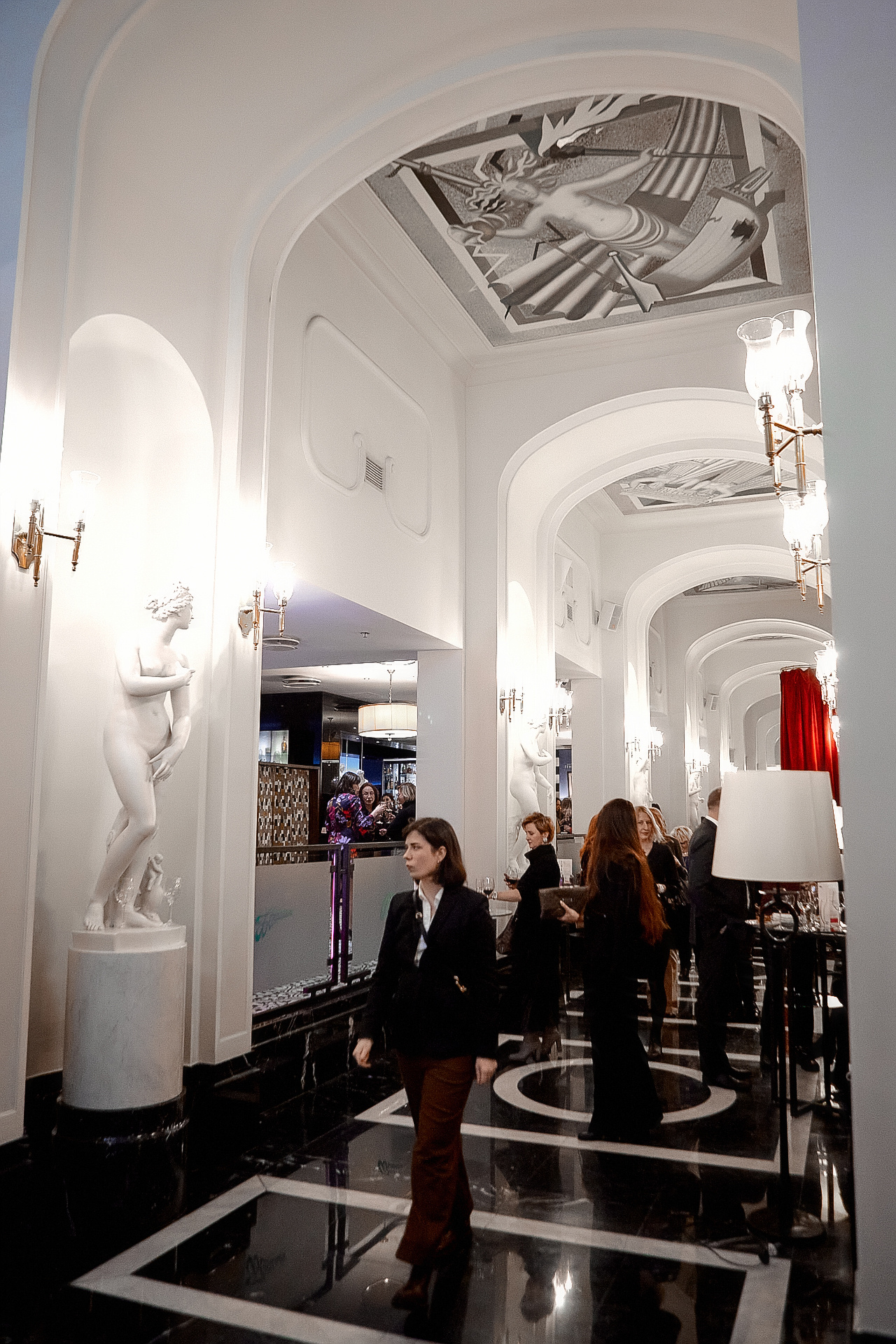 СВЕТСКАЯ ХРОНИКА