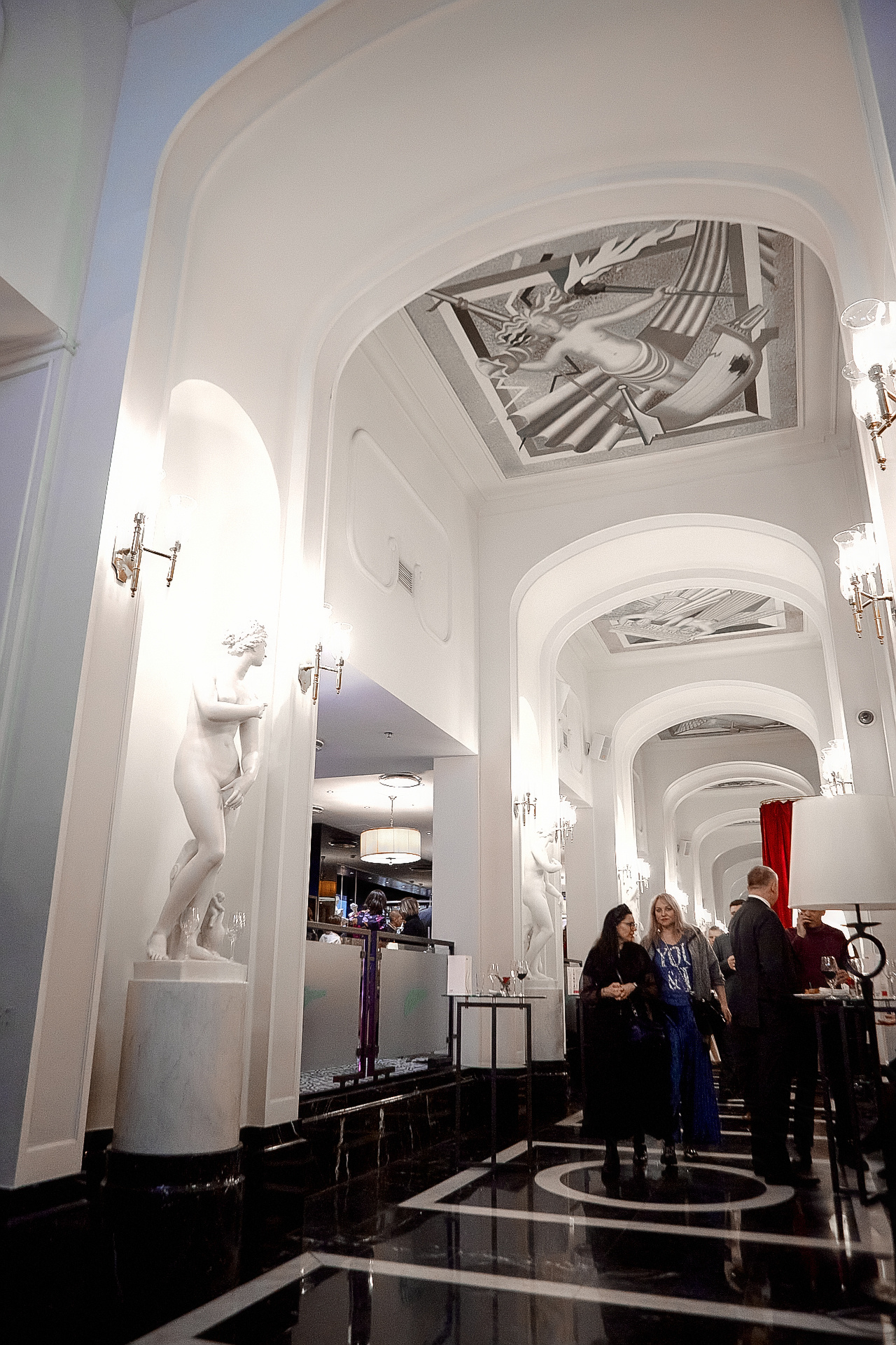 СВЕТСКАЯ ХРОНИКА