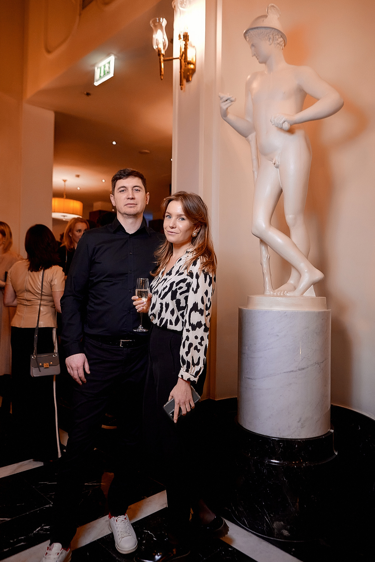 СВЕТСКАЯ ХРОНИКА