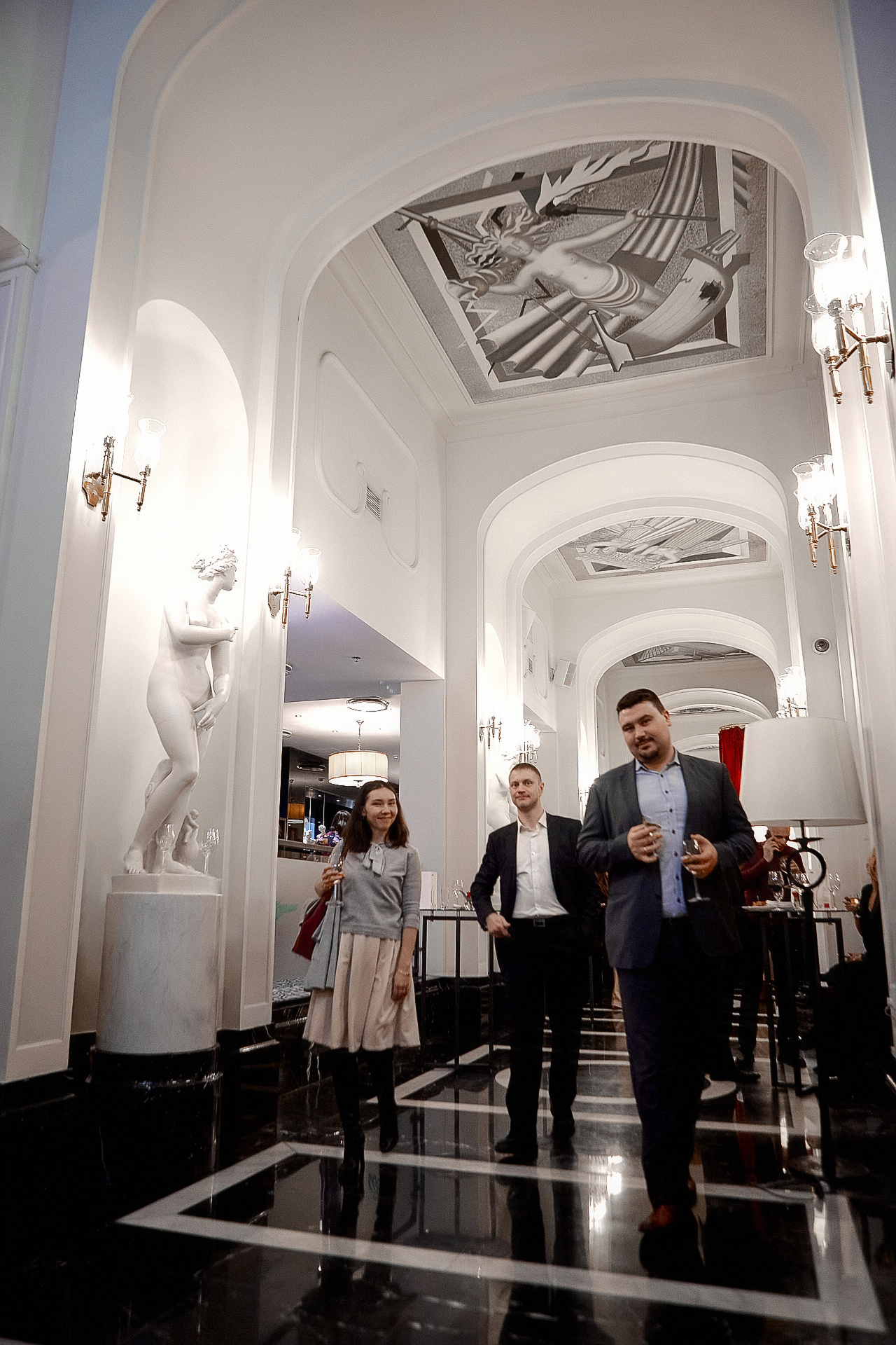 СВЕТСКАЯ ХРОНИКА