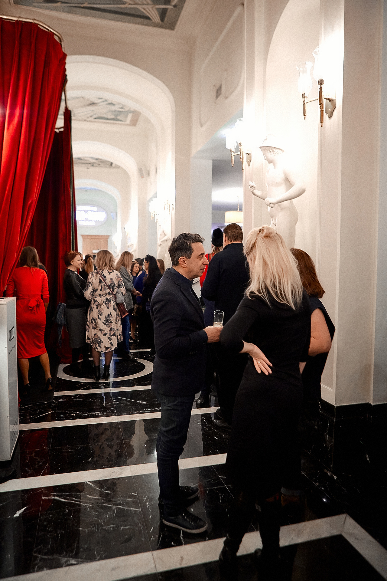 СВЕТСКАЯ ХРОНИКА