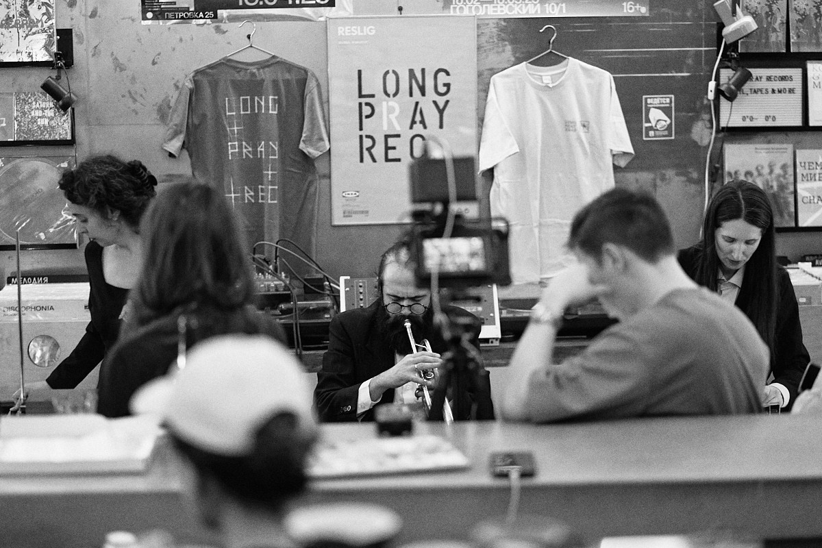 Поющие Камни в MMOMA Cafe. Иван Кобяков