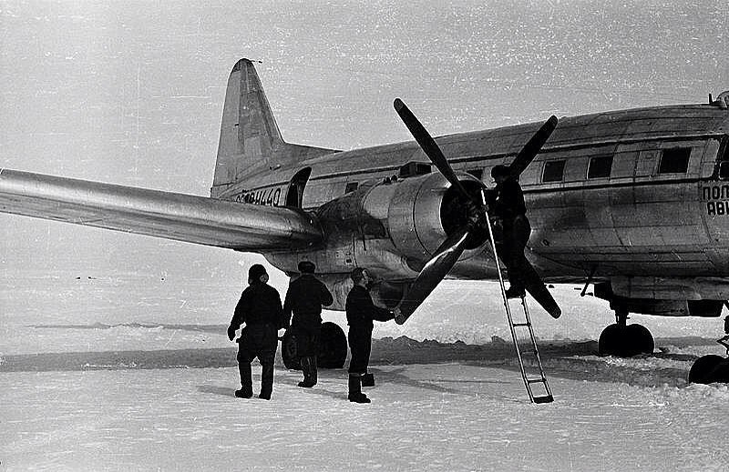Исторические фотографии. Фотоальбом показывающий увлекательный мир авиации и мир медведей Андрея Иванова