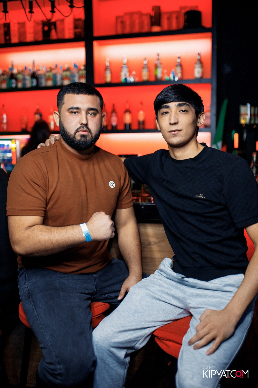 UYAT EMES BAR. КИПЯТКОМ АЛМАТЫ!