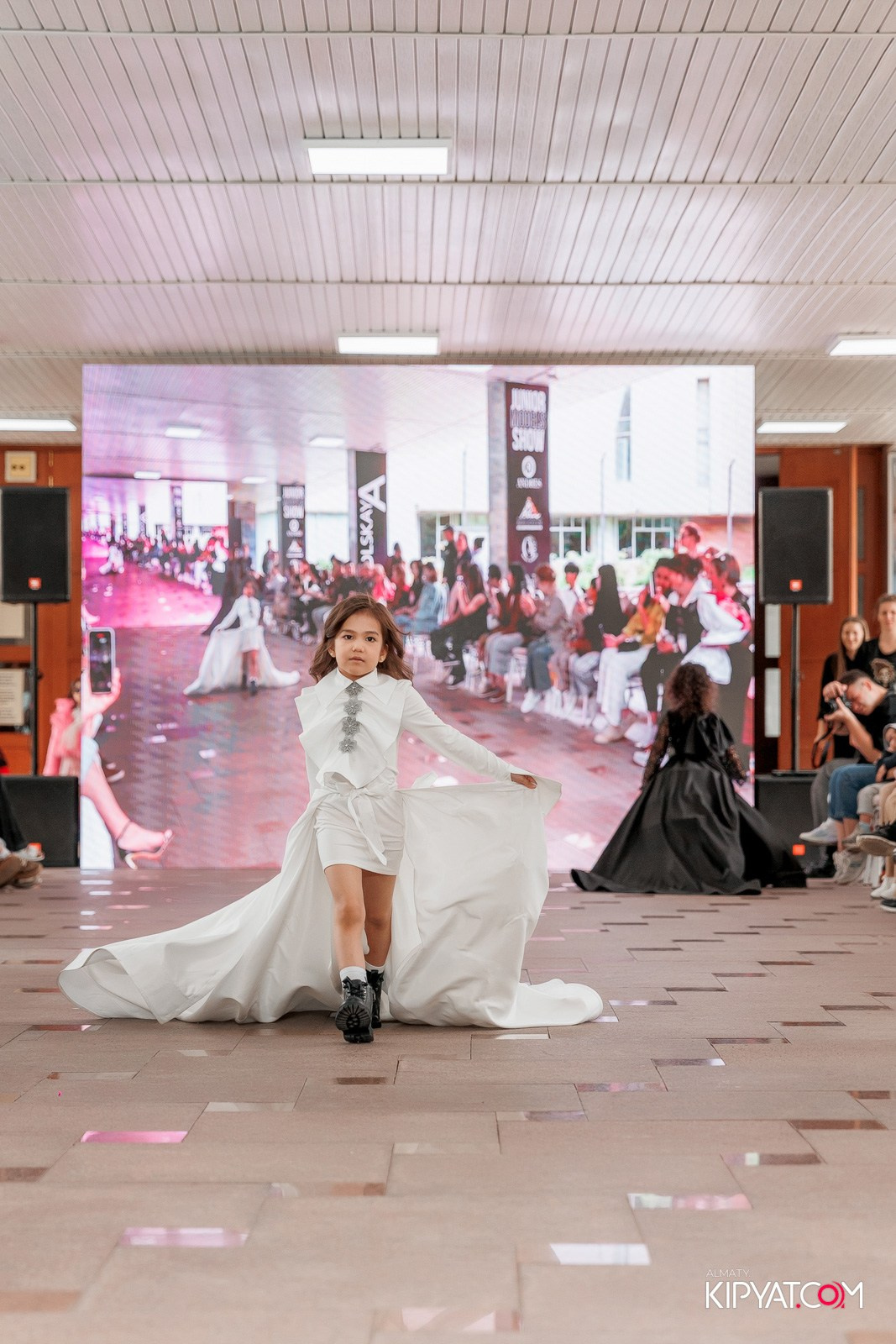 JUNIOR FASHION SHOW. КИПЯТКОМ АЛМАТЫ!