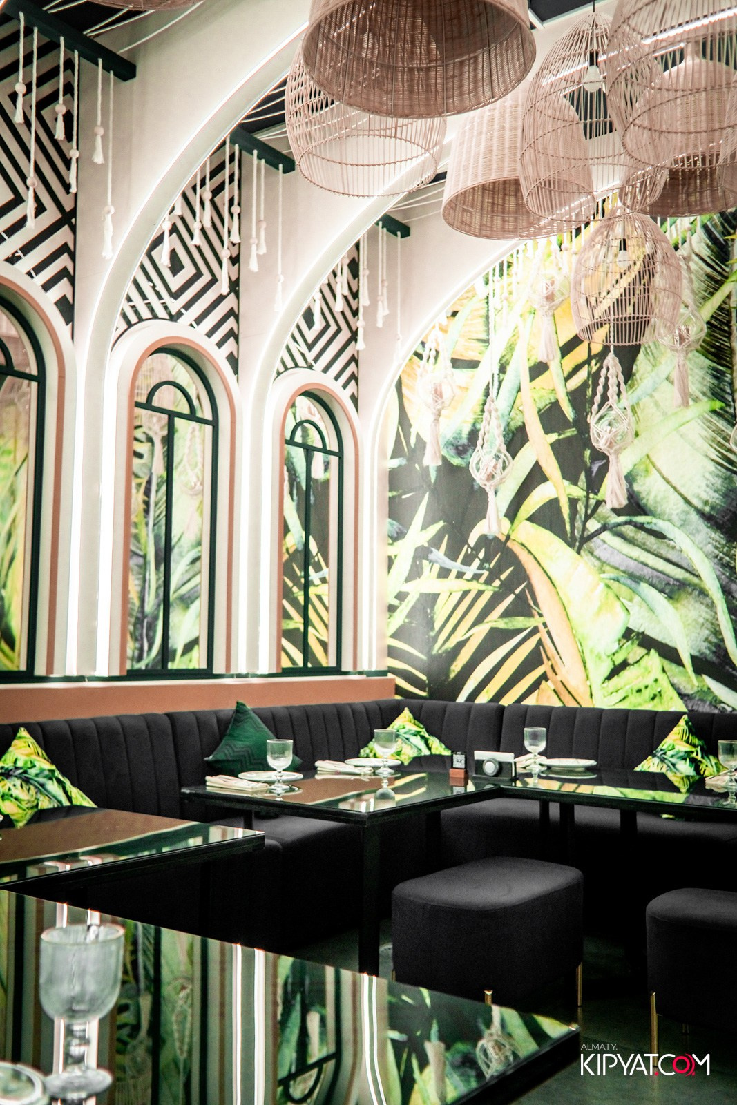 MOOD KARAOKE & TERRACE. КИПЯТКОМ АЛМАТЫ!