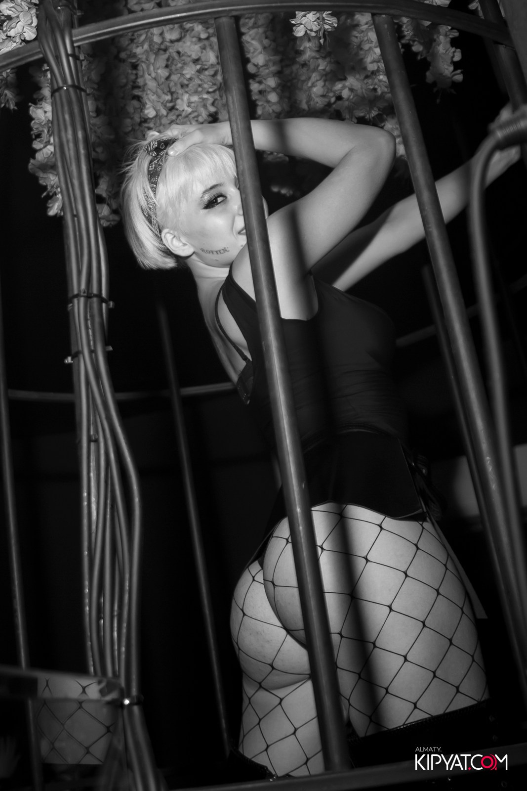 UYAT EMES BAR. КИПЯТКОМ АЛМАТЫ!