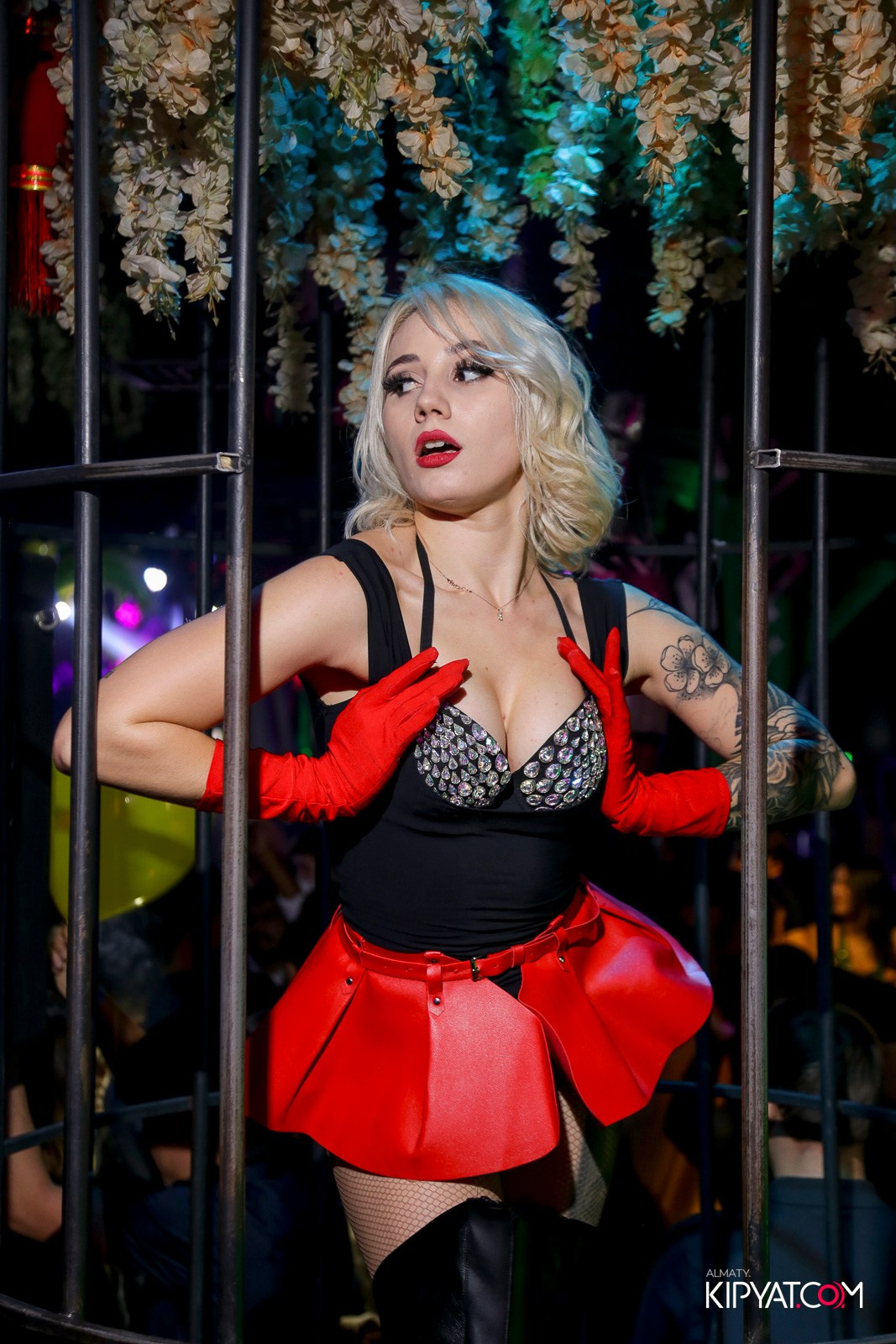 UYAT EMES BAR. КИПЯТКОМ АЛМАТЫ!