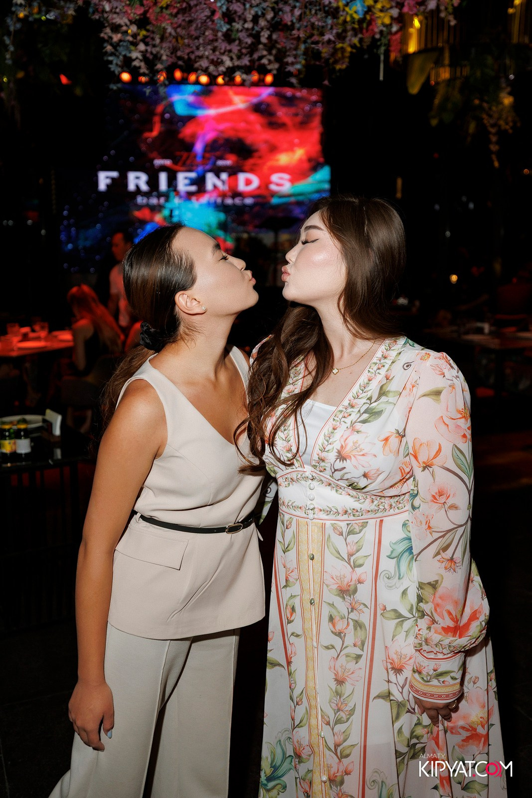 FRIENDS BAR & TERRACE. КИПЯТКОМ АЛМАТЫ! Фотосъемка мероприятий в Алматы