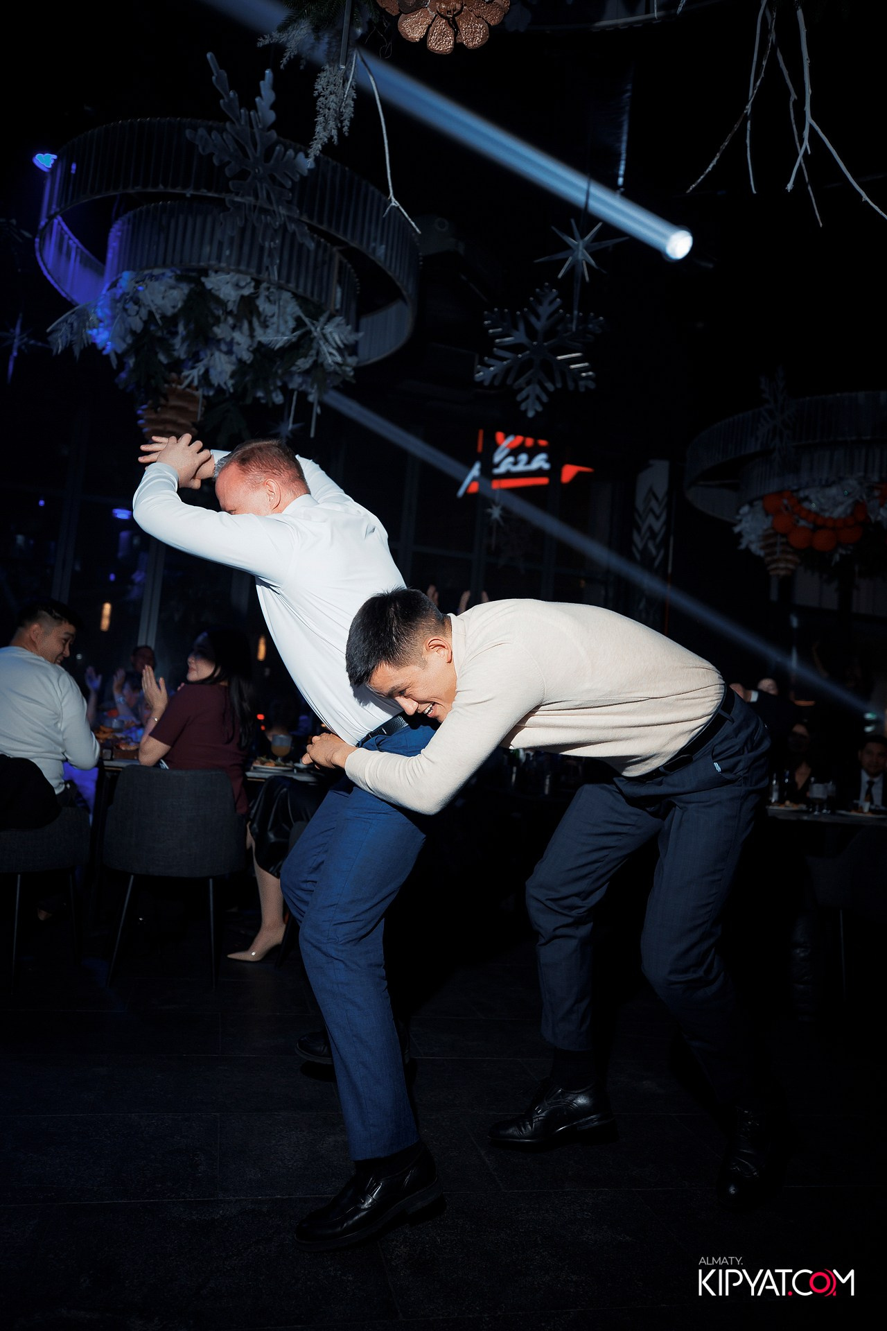 FRIENDS BAR & TERRACE. КИПЯТКОМ АЛМАТЫ! Фотосъемка мероприятий в Алматы