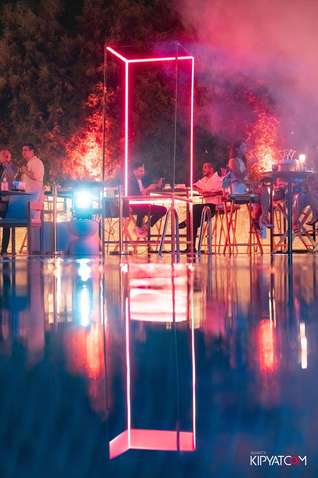 EDEN POOL & BAR. КИПЯТКОМ АЛМАТЫ!