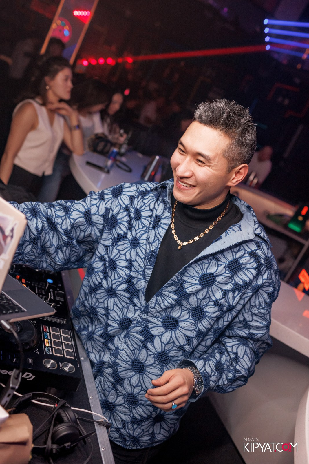 SANTA RAVE В НОЧНОМ КЛУБЕ SANTA BARBARA. КИПЯТКОМ АЛМАТЫ!