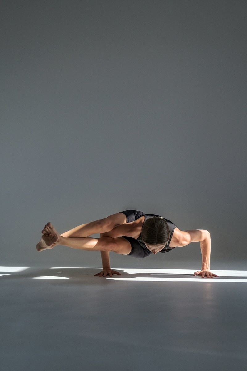 Преподаватель йоги. Эротико-драматический фотограф Маруся Скоробогатова