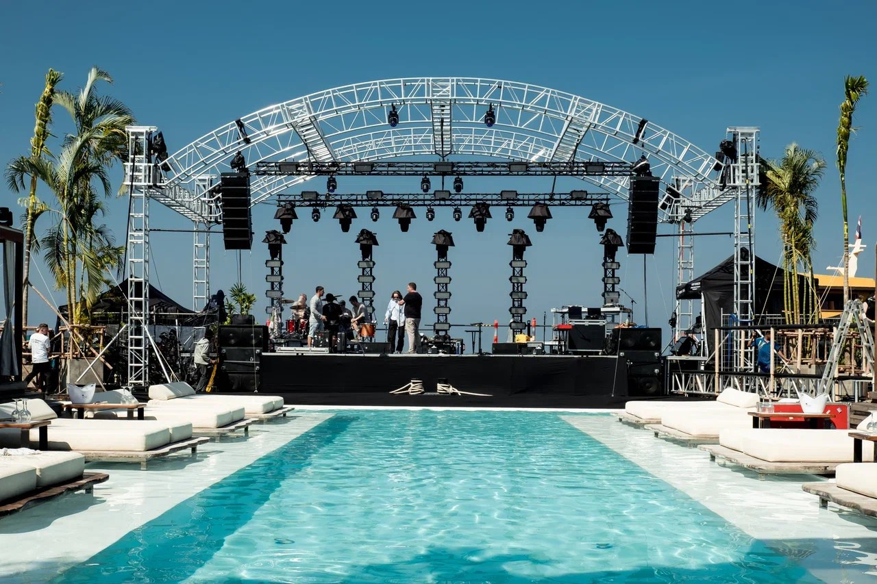 Организация мероприятий в Азии: концерты, вечеринки, бизнес-ужины, конференции. Аренда сценического оборудования, светодиодных экранов. CREATIVE SHELL АЗИЯ