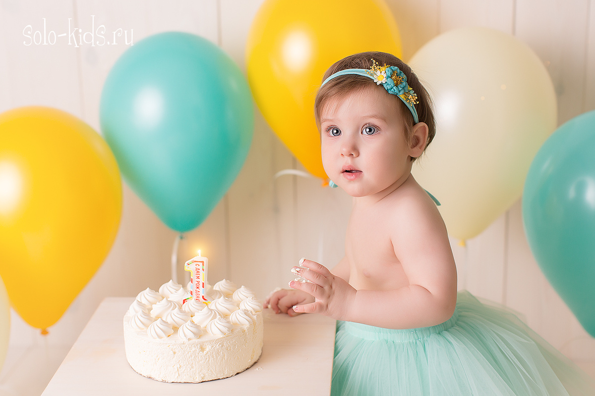 Фотографии на годик. Фотограф новорожденных в Екатеринбурге Анастасия Быдзина