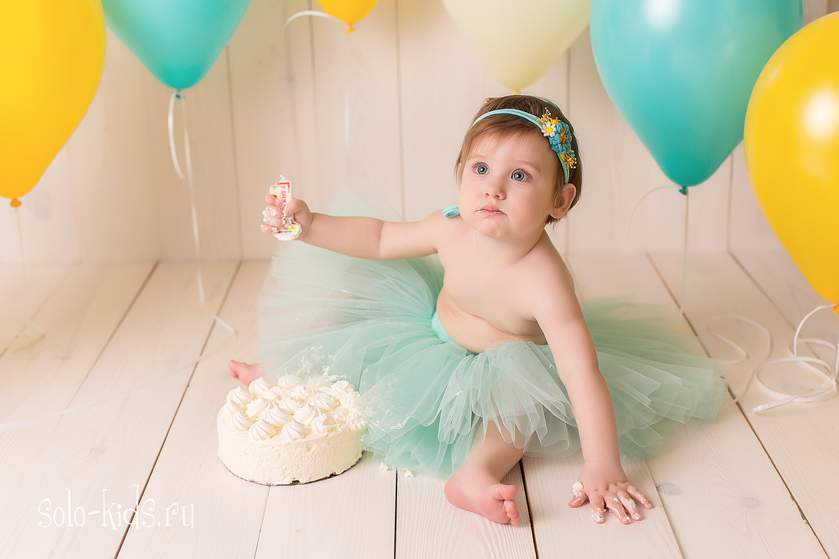 Фотографии на годик. Фотограф новорожденных в Екатеринбурге Анастасия Быдзина