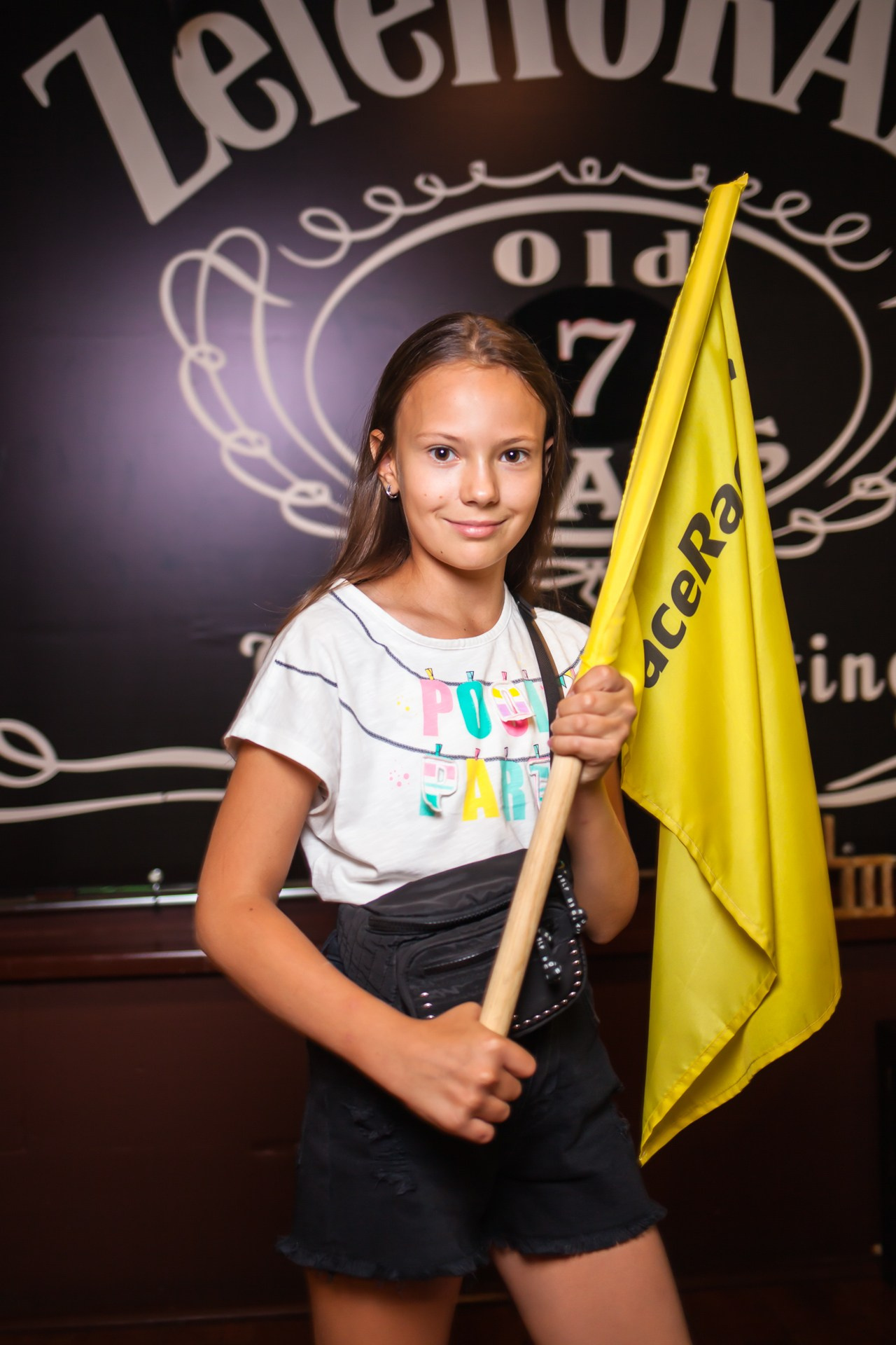 kogan.studio - девочка с флагом