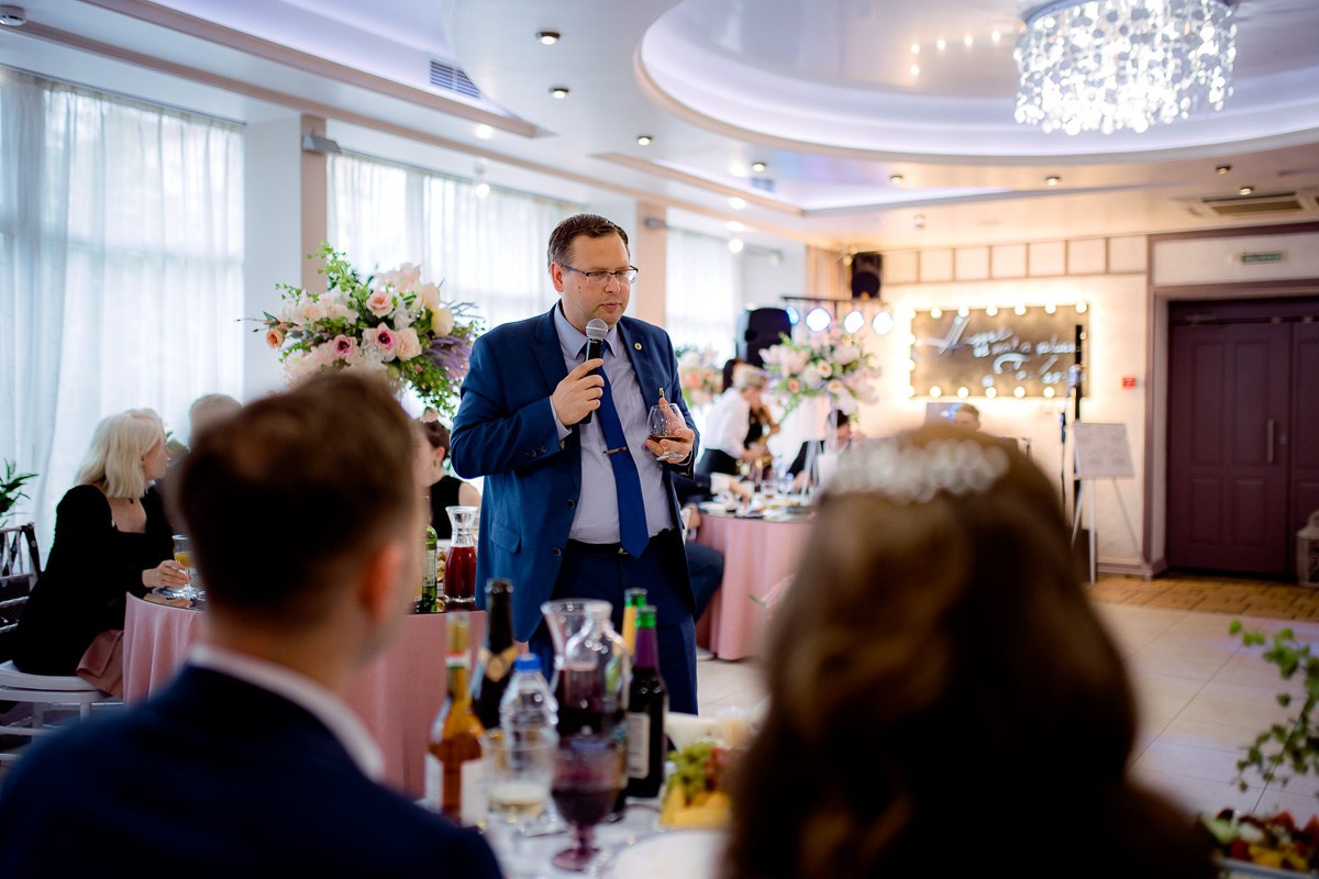 Свадебная фотосессия в ресторане. Свадебный фотограф в Санкт-Петербурге Антон Владимиров