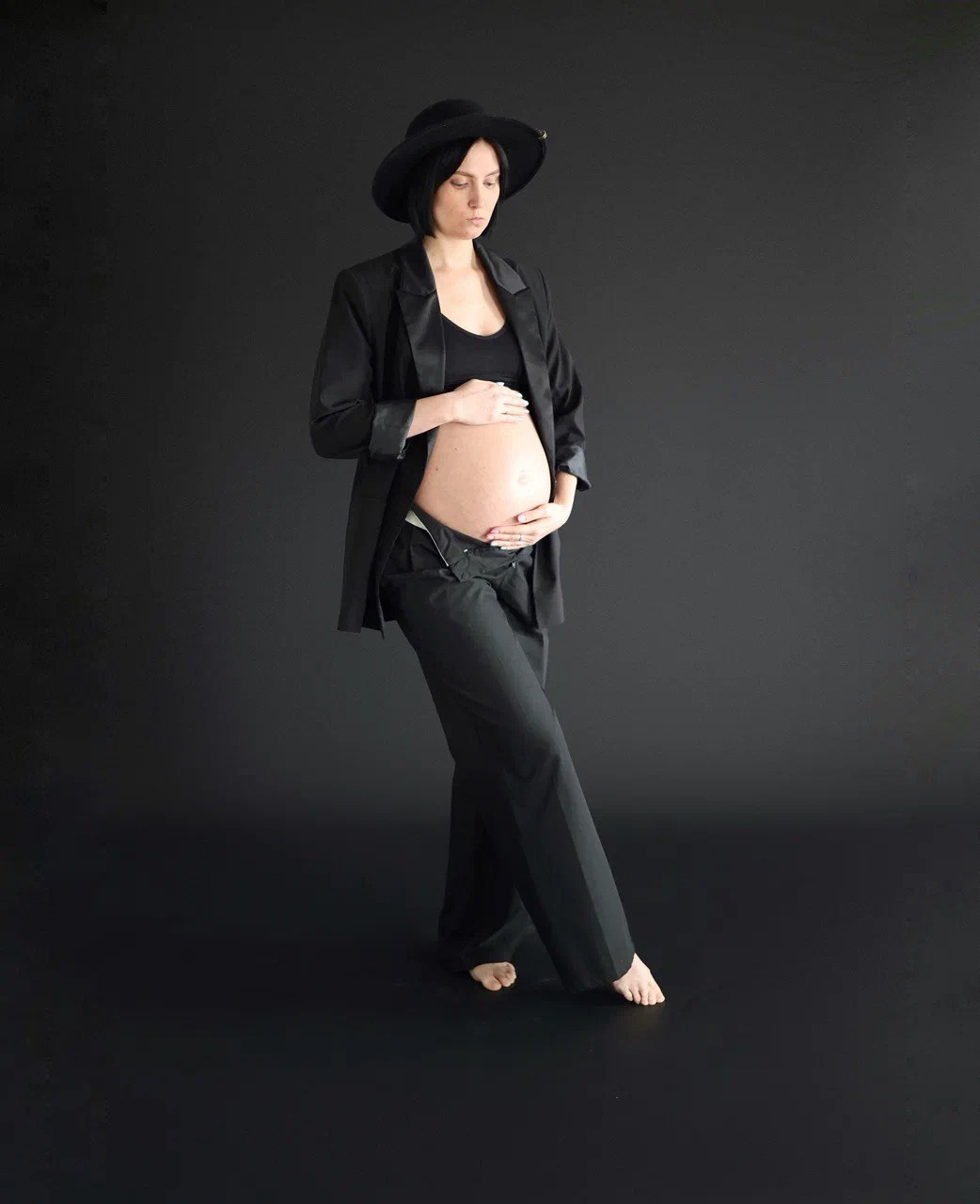 Фотосессия Нади в черном стиле. Фотограф ANNA GEREIHAN