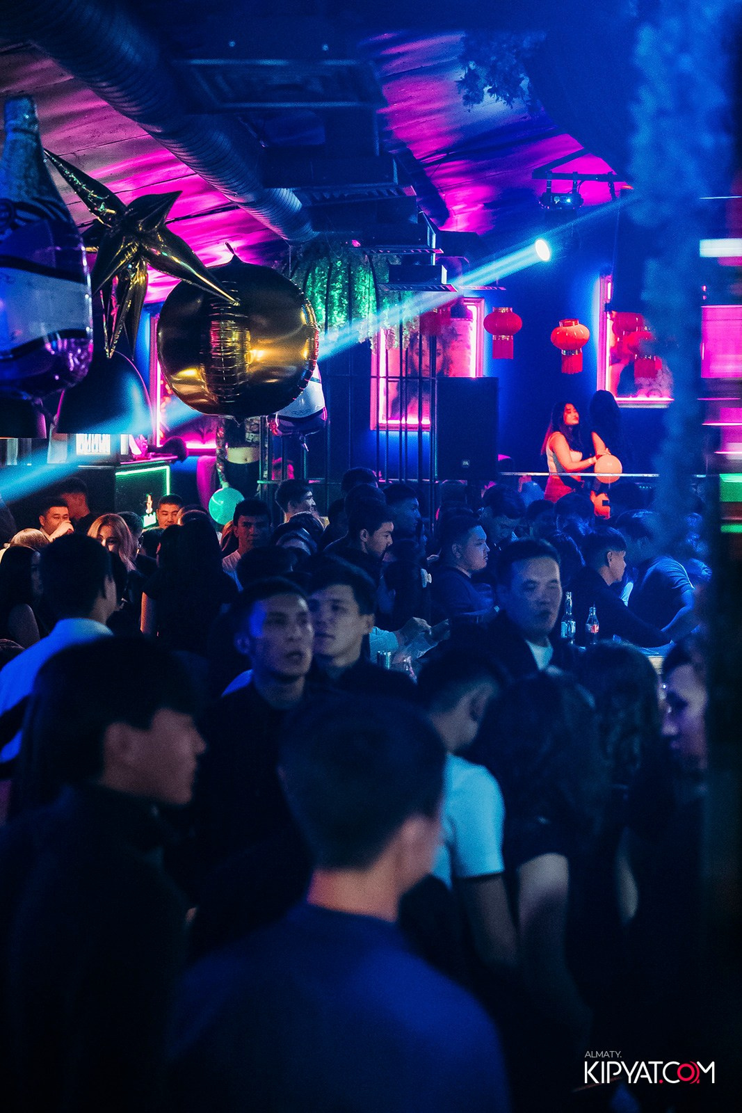 UYAT ЕМES BAR. КИПЯТКОМ АЛМАТЫ!