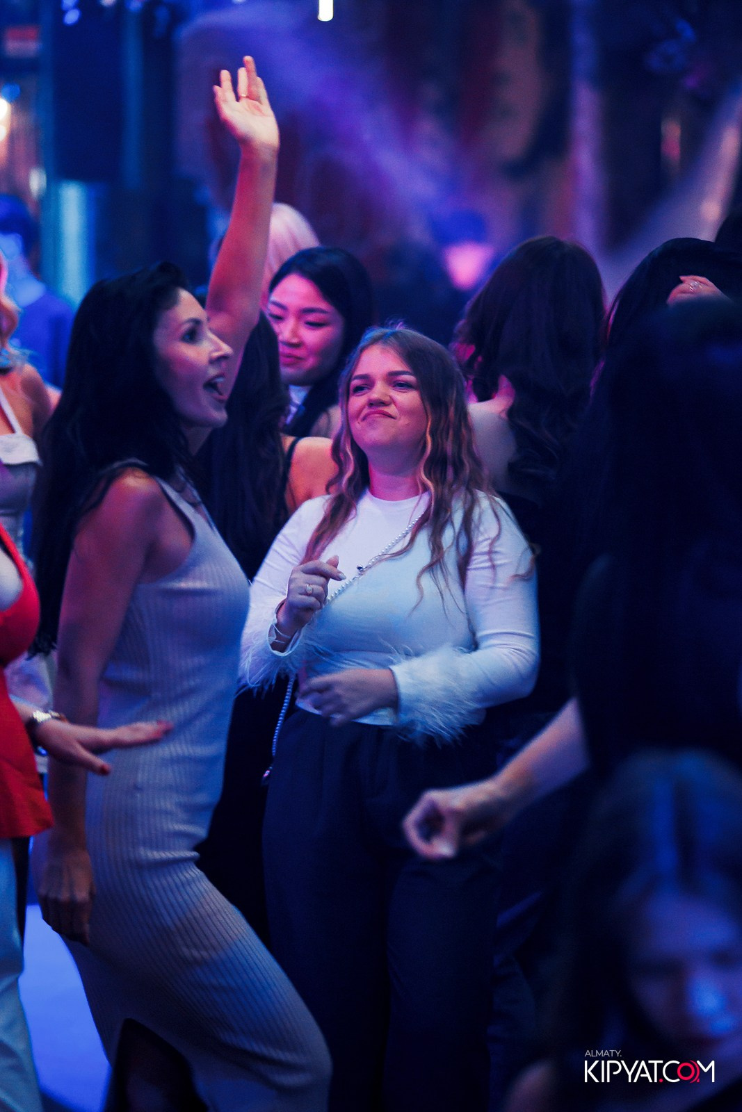 FRIENDS BAR & TERRACE. КИПЯТКОМ АЛМАТЫ!