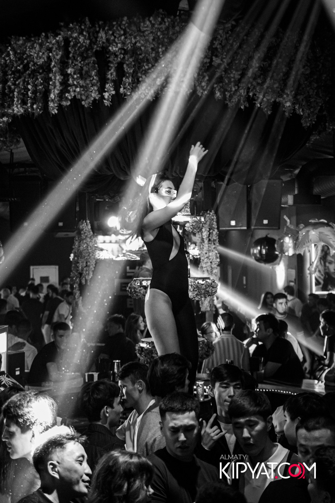 UYAT EMES BAR. КИПЯТКОМ АЛМАТЫ!