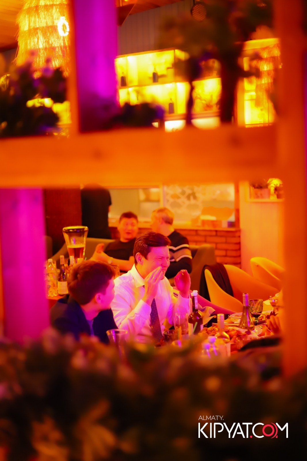 ГРУЗИНСКИЙ ДВОР НА КАБАНБАЙ БАТЫРА. КИПЯТКОМ АЛМАТЫ!