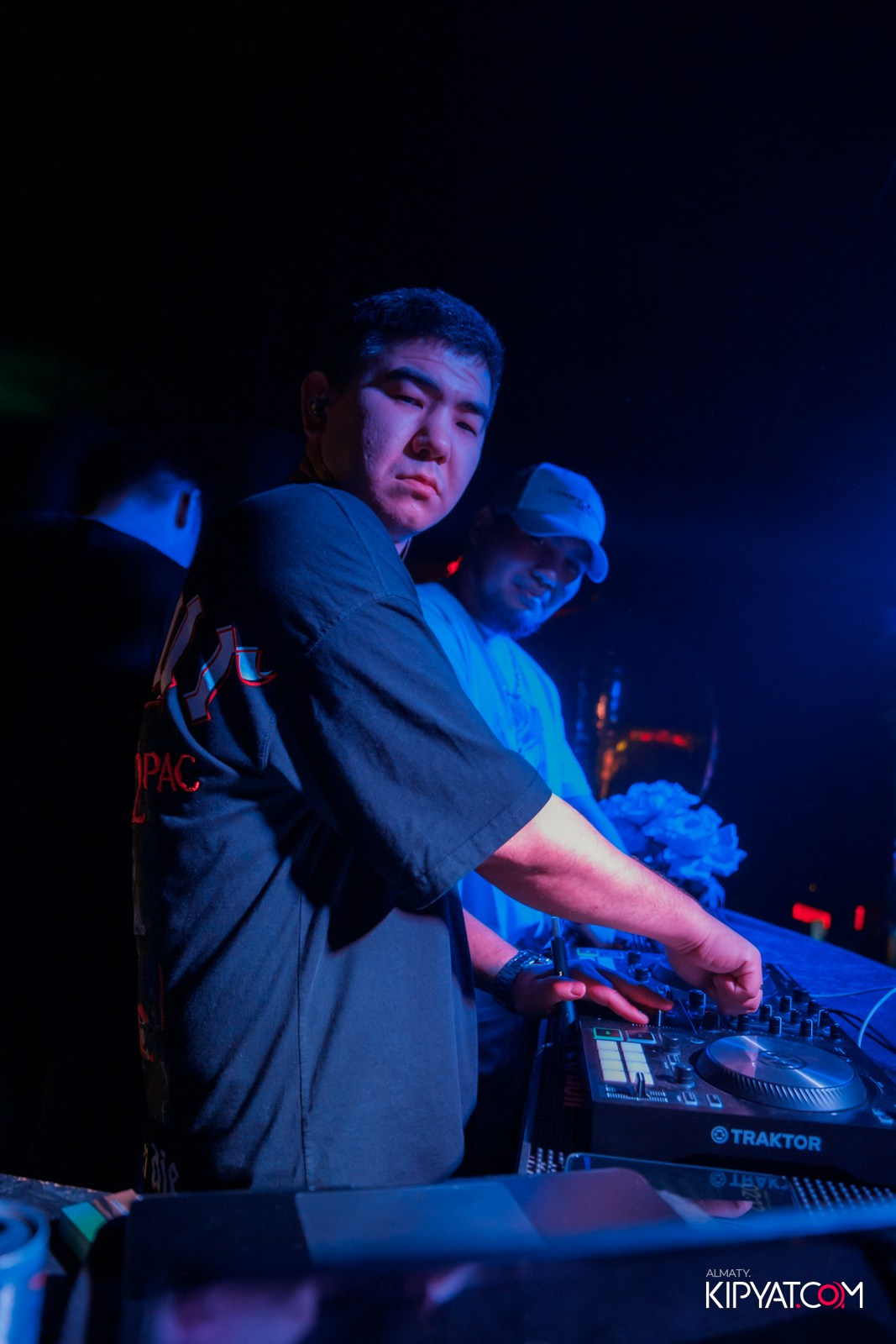 UYAT EMES BAR. КИПЯТКОМ АЛМАТЫ!